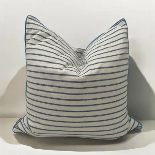 Funda de Cojín CAPRI 50x50 con ribete celeste