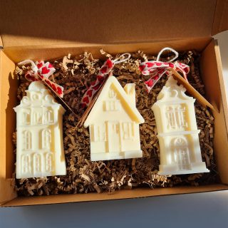 Cajita regalo con 3 figuras de casitas navideñas