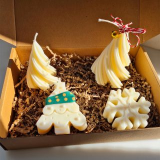 Cajita regalo con 4 figuras navideñas