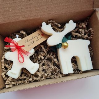 Cajita regalo con figuras navideñas